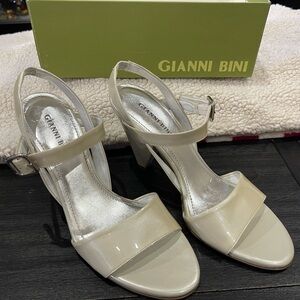 Gianni Bini. White/Pearl Heels. Size 9